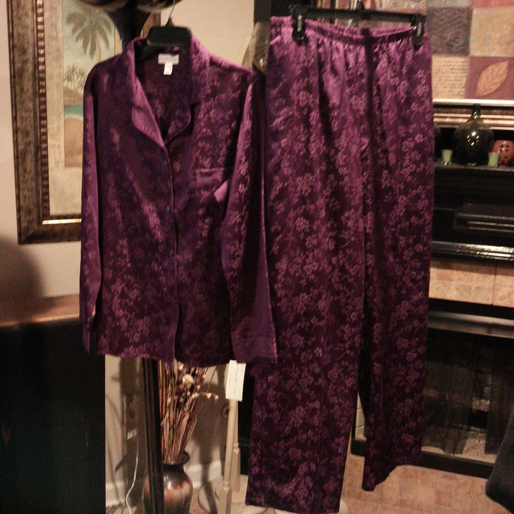 FINAL PRICE NWT Miss Elaine Deep Plum Floral Design Pajamas Lg - Picture 2 of 10